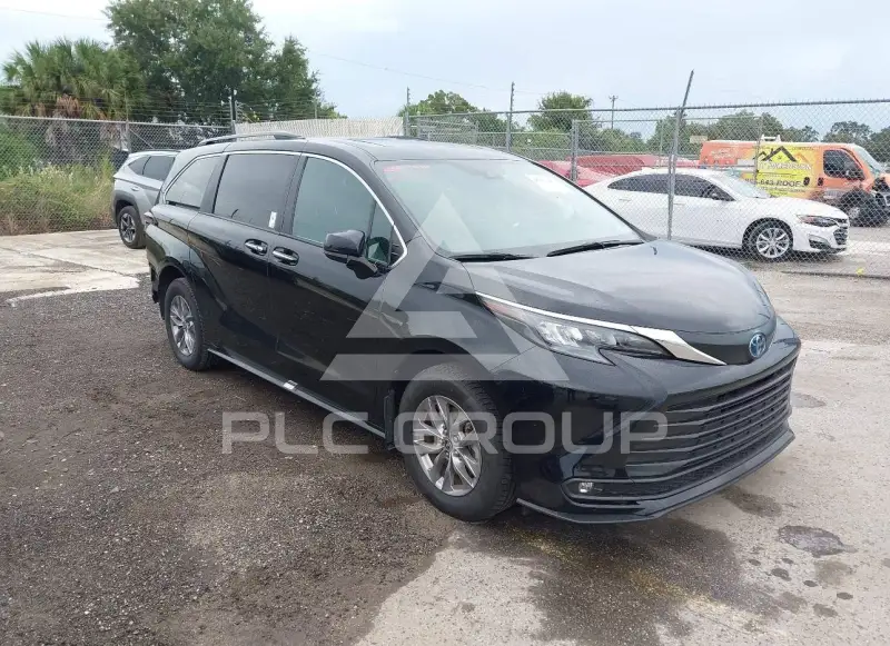 2025 Toyota SIENNA фото