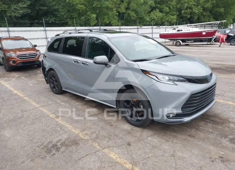 2025 Toyota SIENNA фото