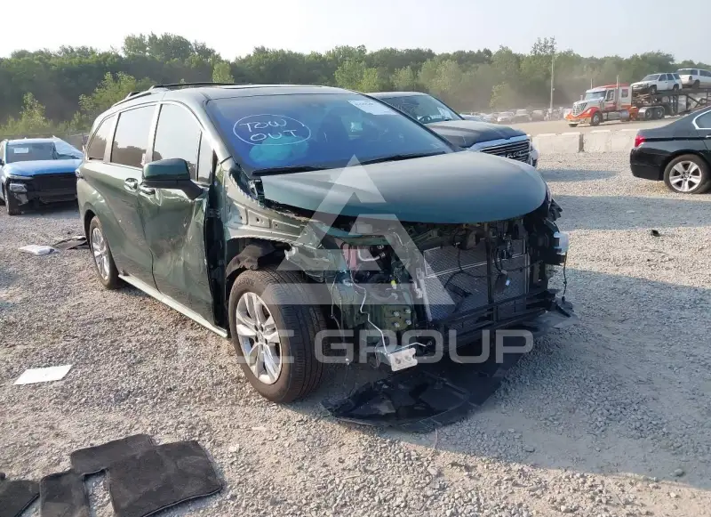 2025 Toyota SIENNA фото