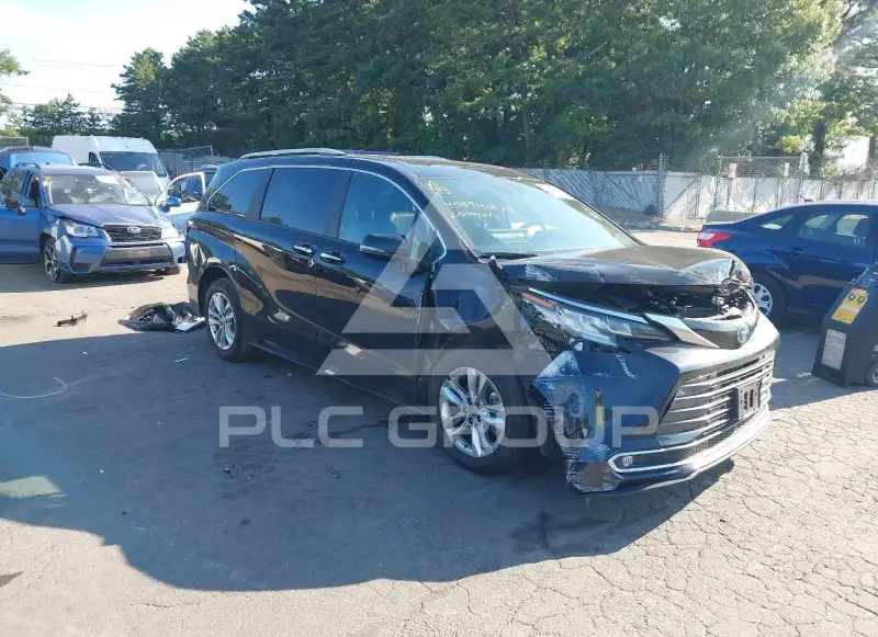 2025 Toyota SIENNA photo