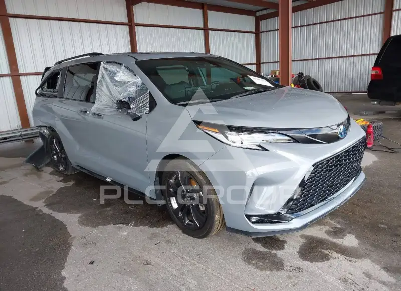 2025 Toyota SIENNA фото