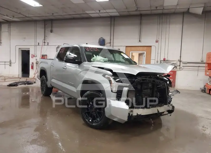 2025 Toyota TUNDRA фото