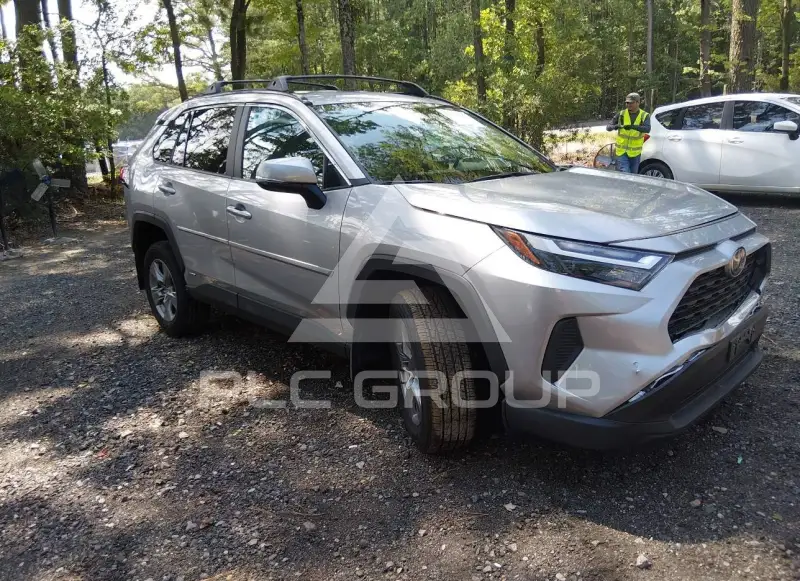 2025 Toyota RAV4 фото