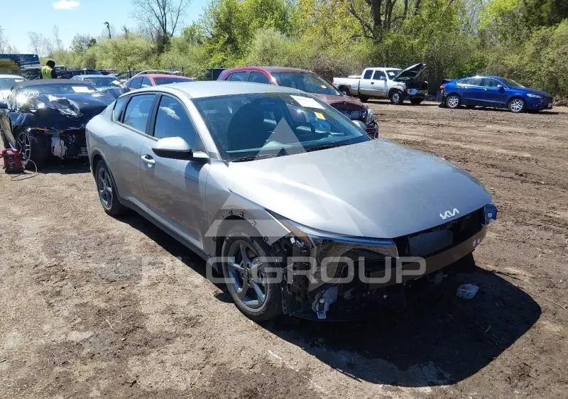 2025 KIA K4 фото
