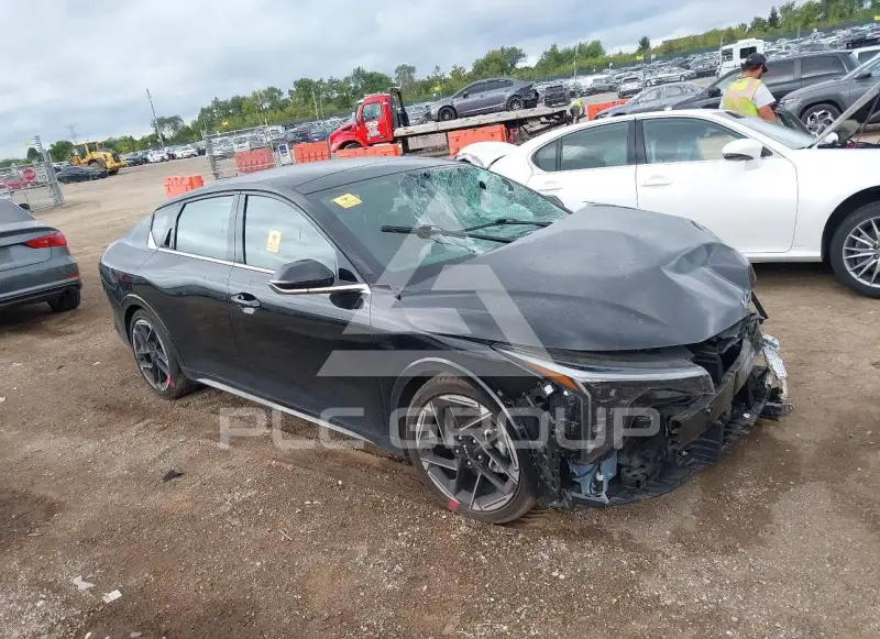 2025 KIA K4 фото