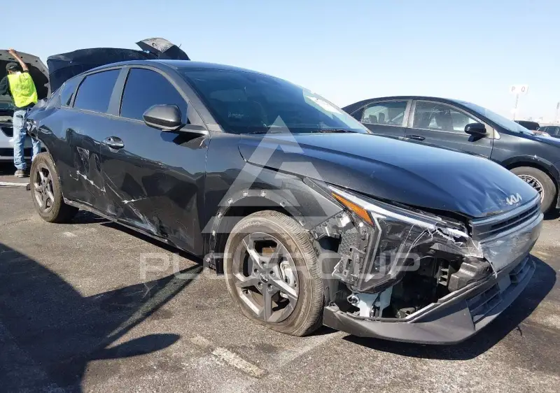 2025 KIA K4 фото