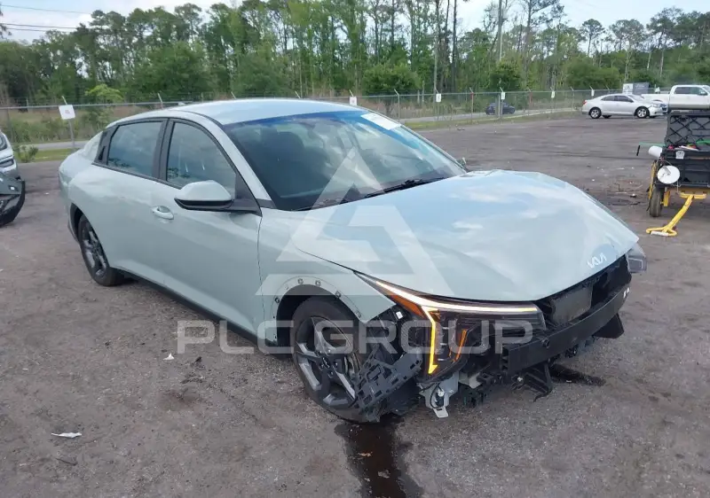 2025 KIA K4 фото