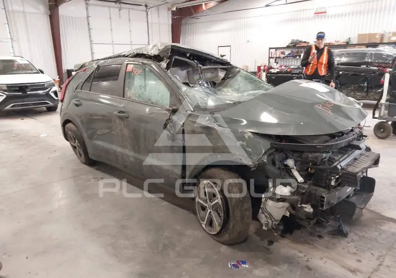 2025 KIA Niro фото