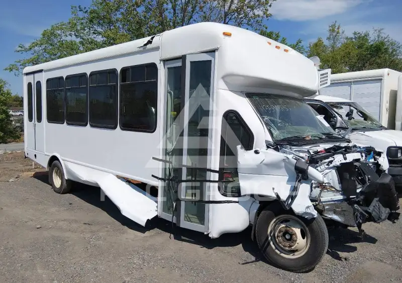 2025 Ford E-450 фото