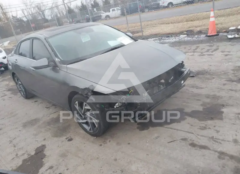 2025 Hyundai Elantra photo