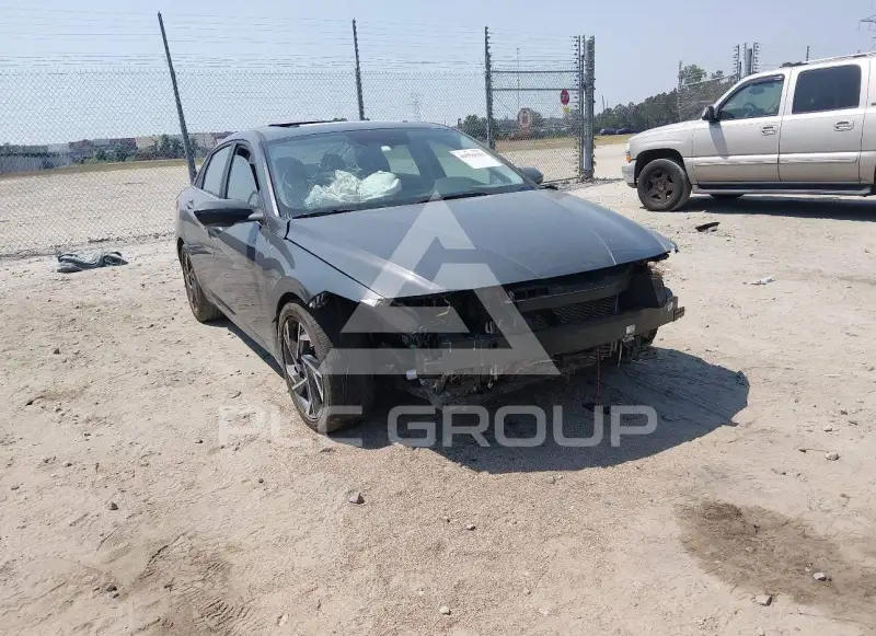 2025 Hyundai Elantra photo