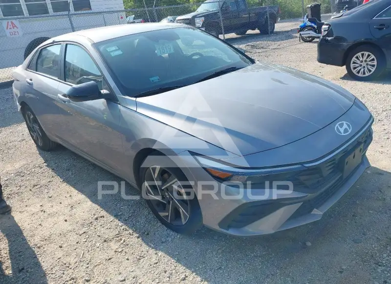 2025 Hyundai Elantra фото