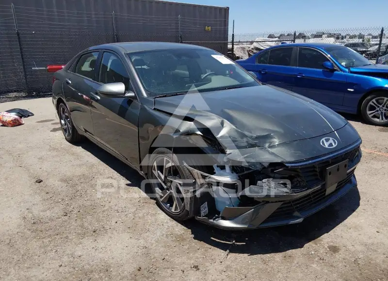 2025 Hyundai Elantra photo
