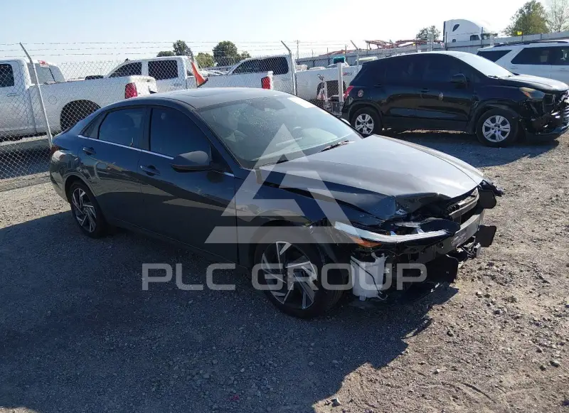 2025 Hyundai Elantra photo