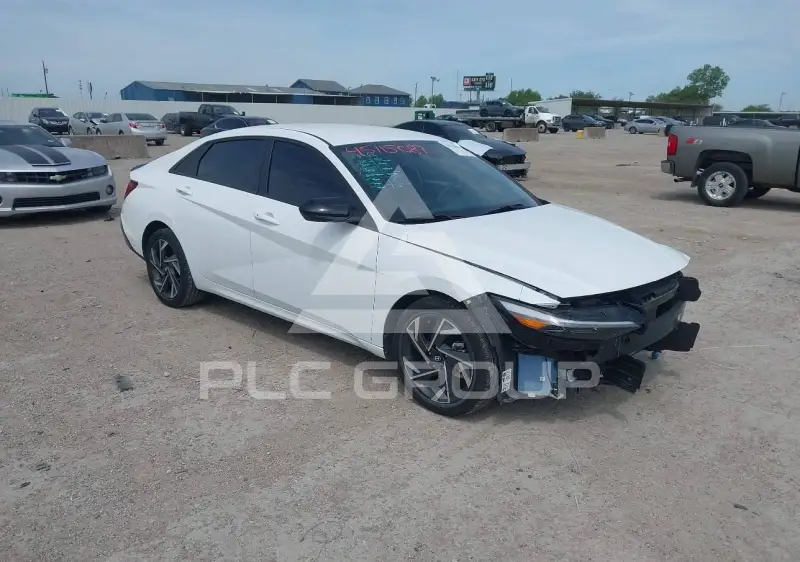 2025 Hyundai Elantra photo