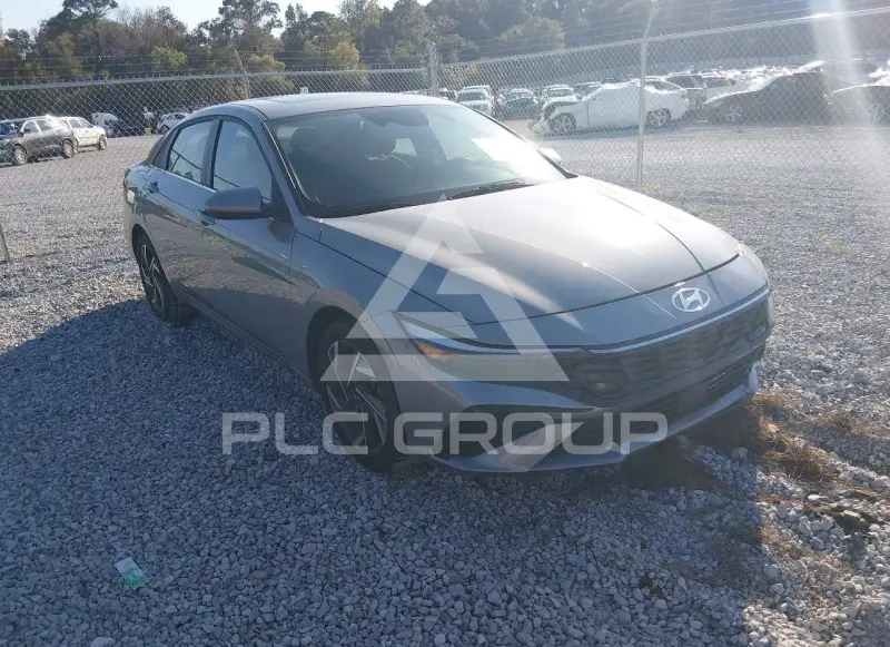 2025 Hyundai Elantra photo
