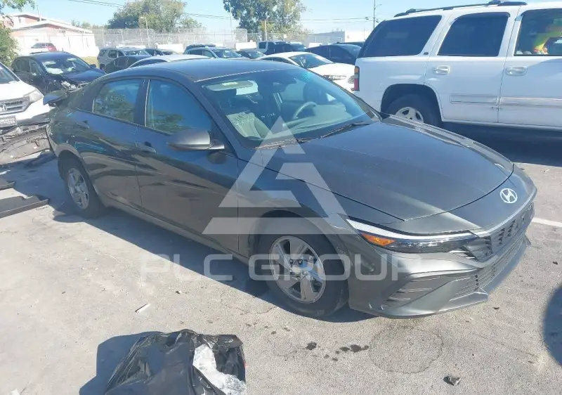 2025 Hyundai Elantra photo