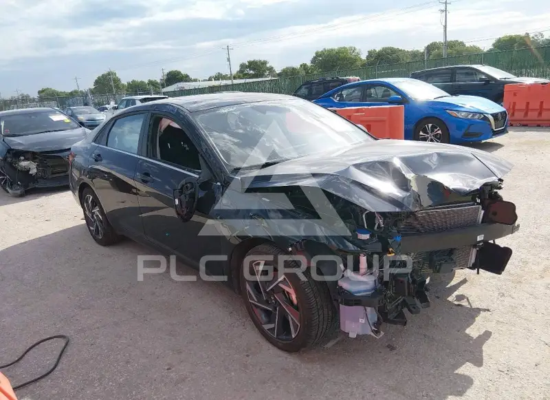 2025 Hyundai Elantra photo