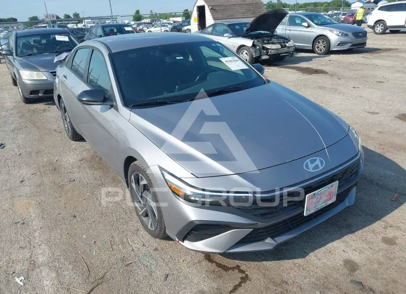 2025 Hyundai Elantra photo