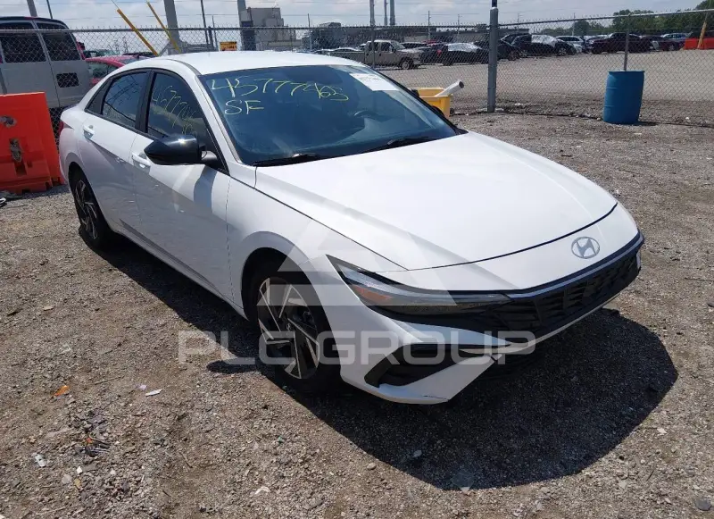 2025 Hyundai Elantra photo