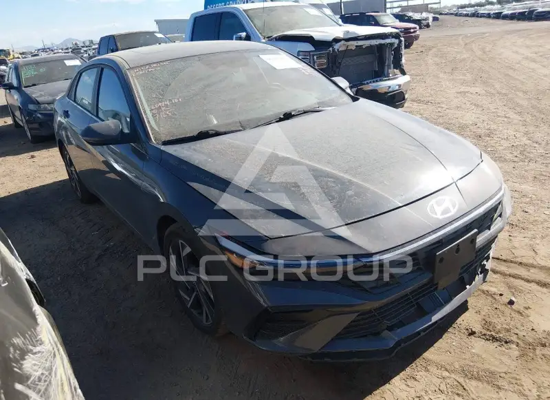 2025 Hyundai Elantra photo