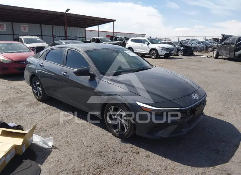 2025 Hyundai Elantra photo