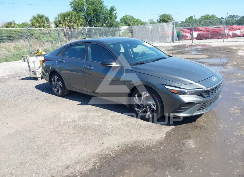 2025 Hyundai Elantra photo