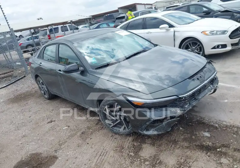 2025 Hyundai Elantra photo