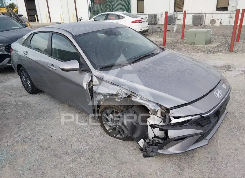 2025 Hyundai Elantra photo