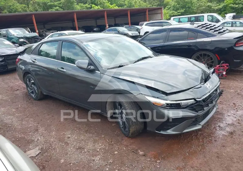 2025 Hyundai Elantra photo