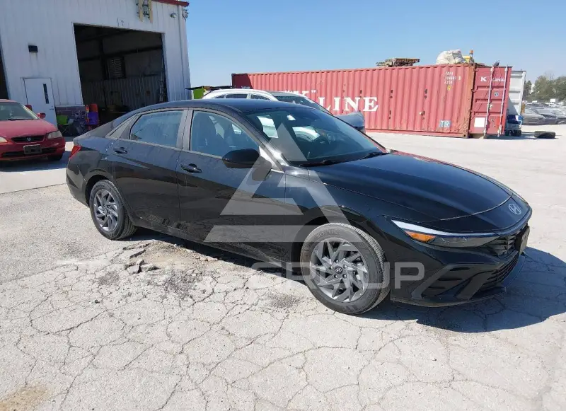 2025 Hyundai Elantra photo
