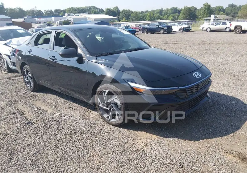 2025 Hyundai Elantra photo