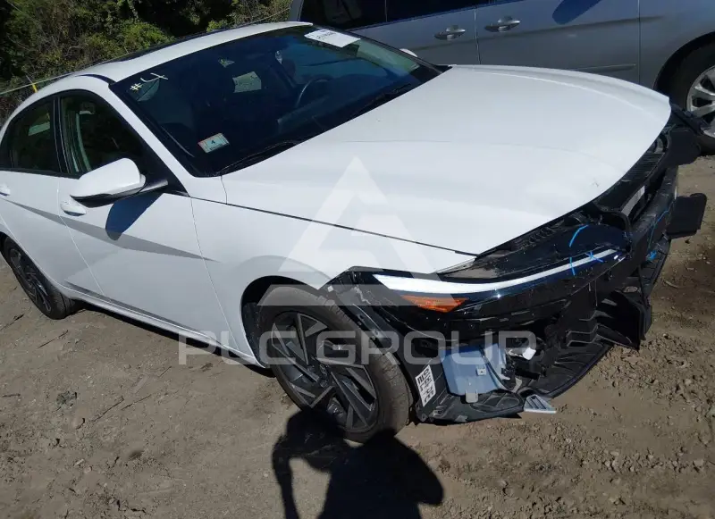 2025 Hyundai Elantra photo