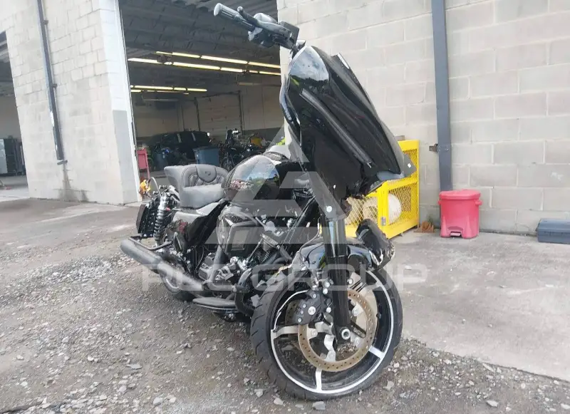 2026 Harley-Davidson FLHX фото