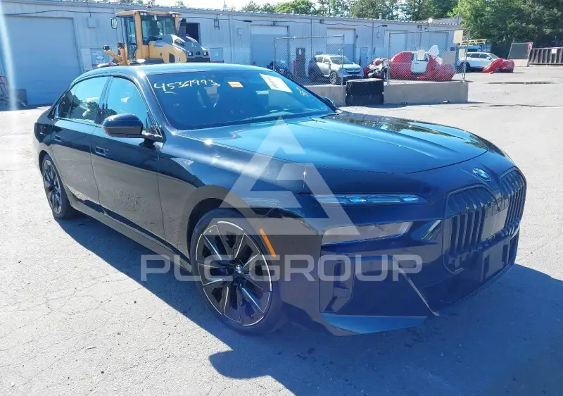 2026 BMW 760 фото