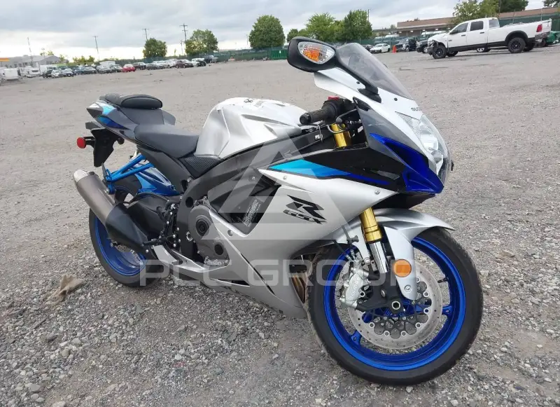 2026 Suzuki GSX-R750 фото