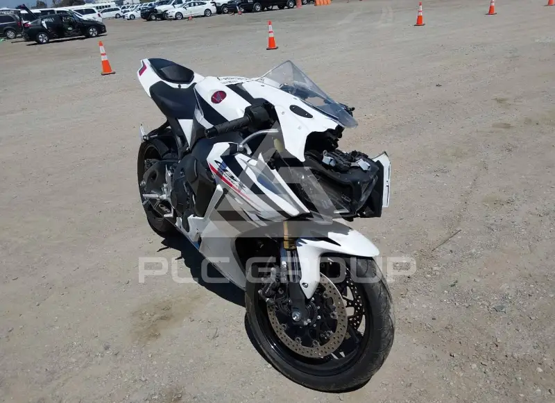 2026 Honda CBR1000 фото