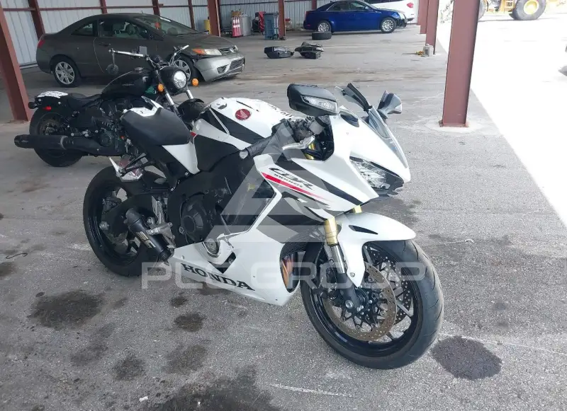 2026 Honda CBR1000 photo