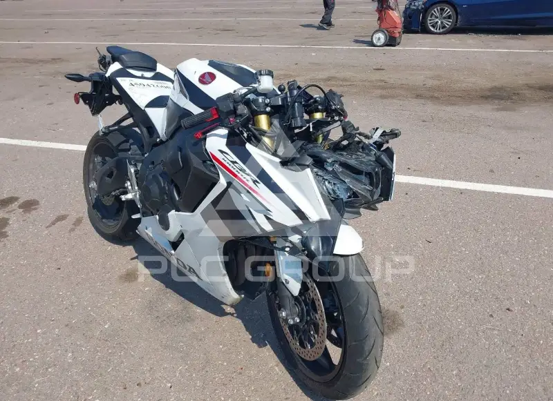 2026 Honda CBR1000 фото