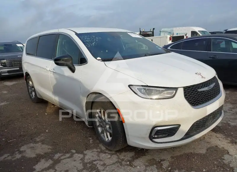 2026 Chrysler PACIFICA photo