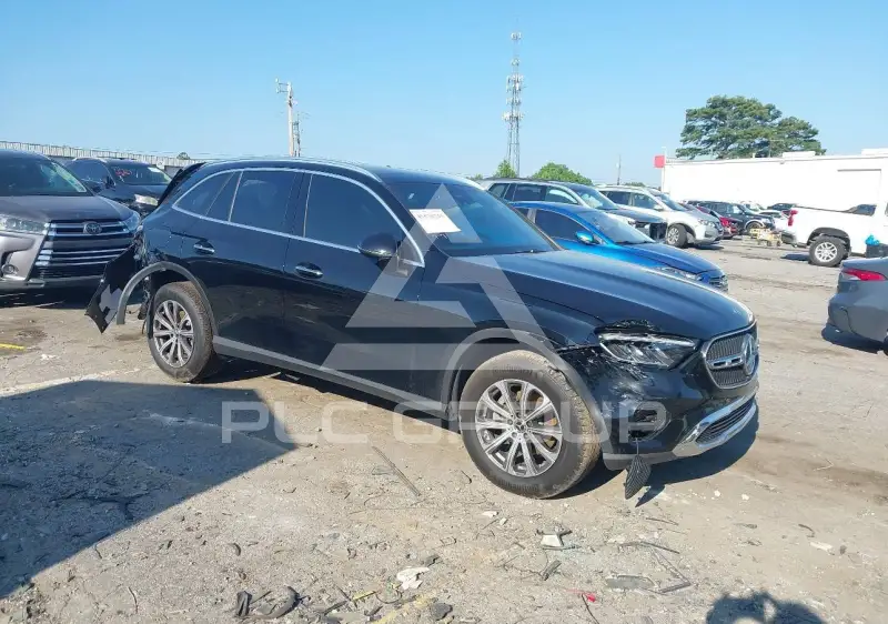 2026 Mercedes Benz GLC 300 фото