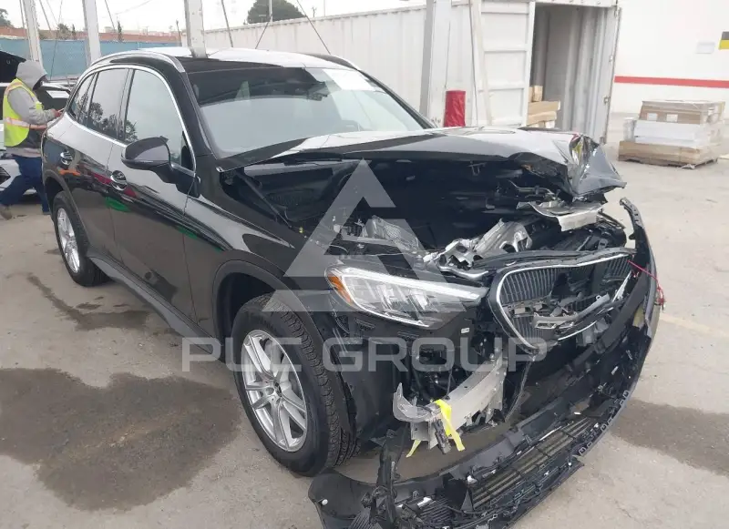 2026 Mercedes Benz GLC 300 фото