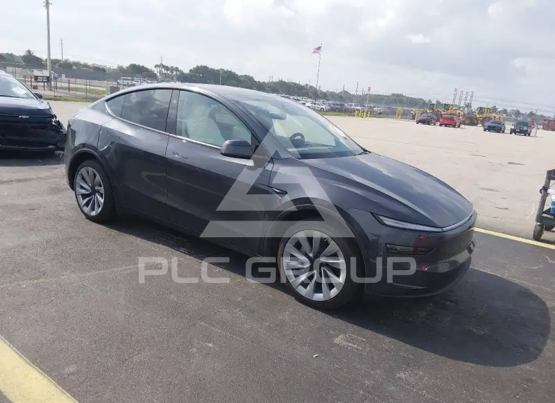 2026 Tesla Model Y фото