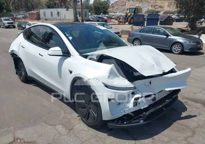 2026 Tesla Model Y фото