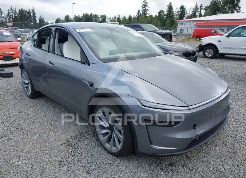 2026 Tesla Model Y фото