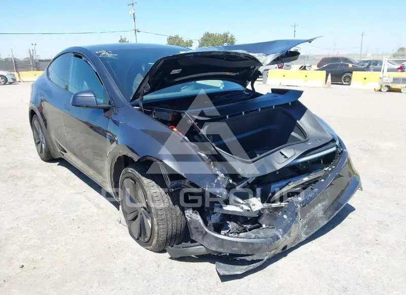 2026 Tesla Model Y фото