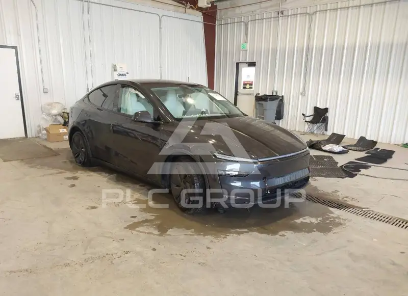 2026 Tesla Model Y фото