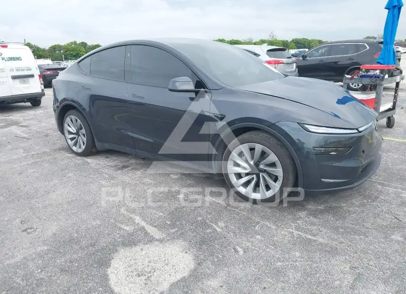 2026 Tesla Model Y фото