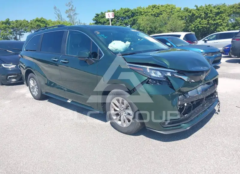 2026 Toyota SIENNA фото