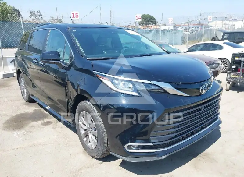 2026 Toyota SIENNA фото